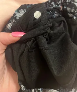 size 6 lululemon hotty hot low rise thumbnail 3