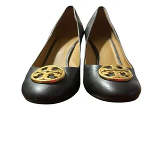 ✨ Tory Burch Black Leather Wedges – Size 7.5 – Gold Logo ✨ thumbnail 5