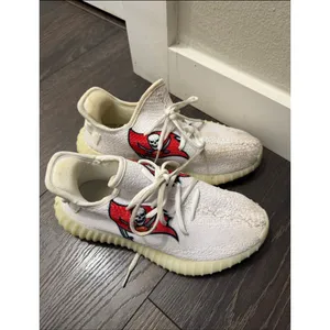 Tampa Bay Buccaneers Women’s 6 White Logo Sneakers Shoes thumbnail 5