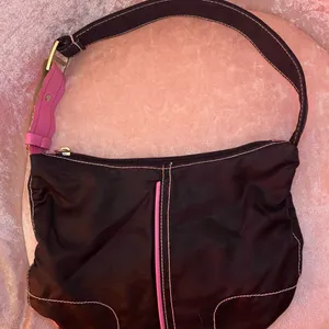 Hot pink and black shoulder bag (9.5x7.5) vintage zy2k thumbnail 10