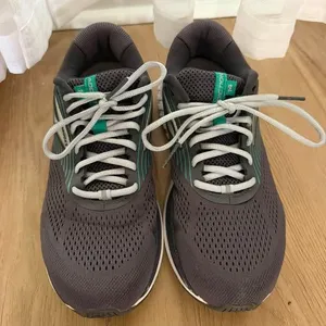 Brooks Addiction 14 Women's Size 11 thumbnail 1
