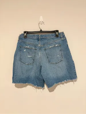 Universal Threads Vintage Bermuda distressed denim shorts light wash size 10/30R thumbnail 2