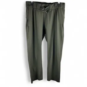 Lululemon On The Fly Crop 23 Dark Olive Luxtreme Travel Pants Size 6 thumbnail 2