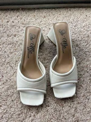 White heels Size 6.5 thumbnail 1