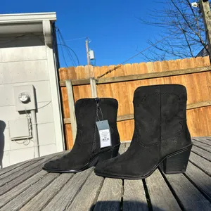 Universal Threads Women’s Dallas Ankle Western Bootie‎ in black– size 7.5 wide thumbnail 3