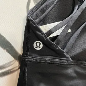 LULULEMON High Neck Strappy Black Padded Women’s Sports Bra Top Sz 2 EUC thumbnail 2