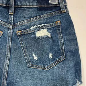 Abercrombie Mom Short‎ Mid Rise Curve Love Size 24 Distressed Denim Shorts thumbnail 4