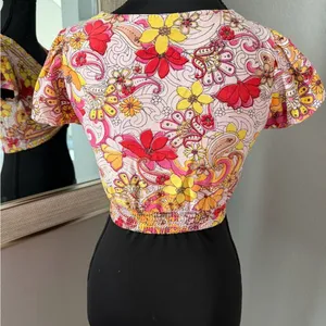 Angie Knot Front Groovy 70’s Hippie V Neck Crop Top Small. thumbnail 4