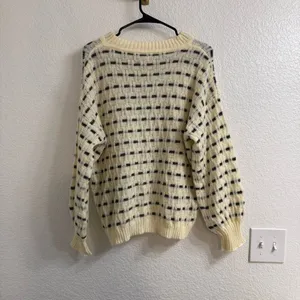 Cozy Cream and Black Checkered Sweater White Size M thumbnail 2