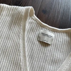 Abercrombie Sweater thumbnail 2