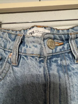 ZARA Light Wash High-Waisted Mom Jeans Tapered Leg - Size 4 (EUR 36) thumbnail 4