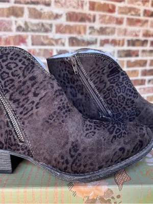Very G Divine Leopard Print Ankle Booties Taupe Brown Women’s Size 9.5 NIB thumbnail 8