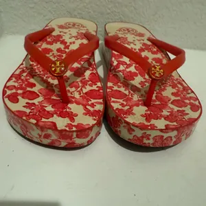 TORY BURCH Thandie Wedge Flip Flops Red Pepper / Issey Fade Floral Sandals 10 thumbnail 5