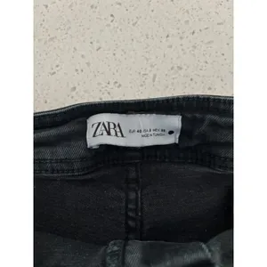 Zara The Marine Straight Leg Jeans Womens 8 Black Wash Denim High‎ Rise Raw Hem thumbnail 4