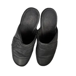 Clarks Black Leather Women's Clogs Slip-On Shoes Size 9 Mules Clog Block‎ Heel thumbnail 2