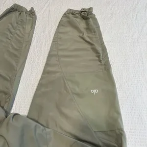Alo mint green reinvention jogger XS women *flawed thumbnail 4