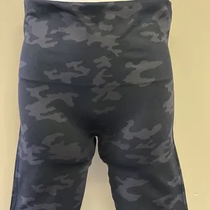SPANX Women’s Black Camo High Rise Textured Pull-on Nylon Biker Shorts- Large thumbnail 4