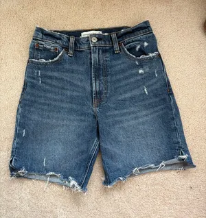 Abercrombie & Fitch High Rise 7 in Denim Shorts | High Rise Shorts | Size 25/0 thumbnail 1