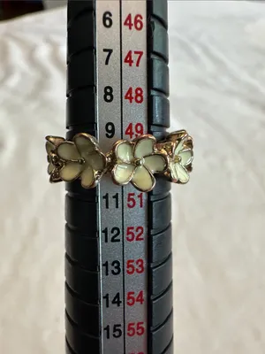 Gold Floral Enamel Band Ring - Cream Flowers- size 5 thumbnail 3