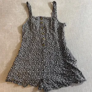 American‎ Eagle Floral Romper Medium Shortall Button Front Smocked Back Boho thumbnail 1