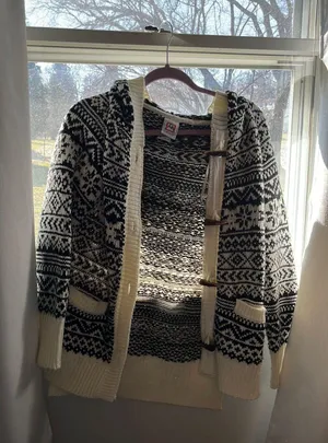 Sweater thumbnail 1
