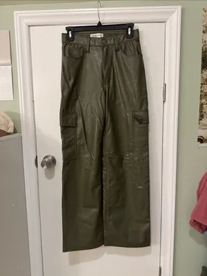 Abercrombie Vegan Leather 90s Relaxed Cargo Pants thumbnail 6