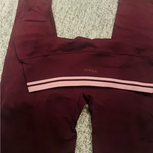 Victoria's Secret Pink Leggings - Burgundy thumbnail 2