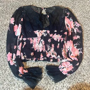 Free People Black Pink Floral Lace Smocked Cropped Long Sleeve Top Womens‎ XS thumbnail 7