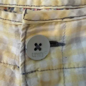 Levi's Women's Plaid Shorts 100% Cotton‎ Size 8 Yellow Plaid Vintage Y2K thumbnail 5