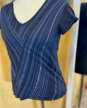 Tahari Dark Blue‎ V-Neck Top with Linear Design thumbnail 1