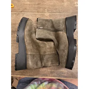Vince Camuto Womens Neframes Ankle Boots Wedge Heel Army Green Suede Zip 9.5M thumbnail 2