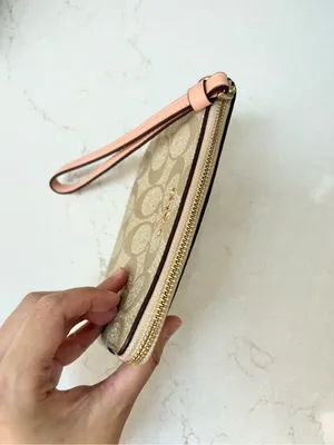 NWOT Coach Canvas/Leather Wristlet Wallet With Signature Logo Gold Hardware thumbnail 4