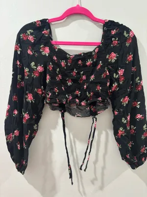 Women’s Top Black thumbnail 2