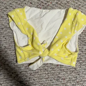 Beach Bunny Polka Dot Lemon Tie Crop Bikini Swim Top- Size Small thumbnail 4