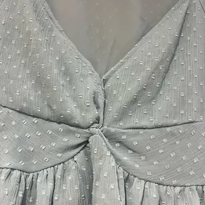 New!! American Eagle M Light Blue Slightly Cropped Flowy Long Sleeve Blouse thumbnail 4
