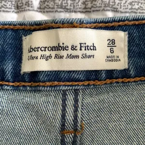 Abercrombie & Fitch Classic High-Rise Blue Denim Jean Shorts thumbnail 3