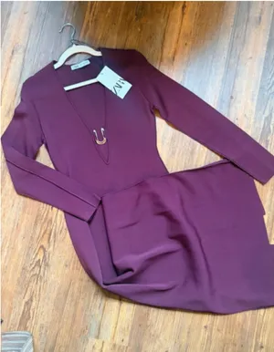 Zara Burgundy Long-Sleeve Plunge Midi Dress with Gold Accent thumbnail 3