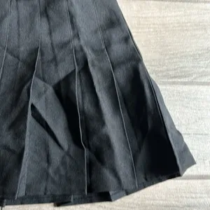 Black pleated skirt thumbnail 2