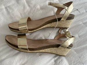Heels Gold Size 9 thumbnail 1