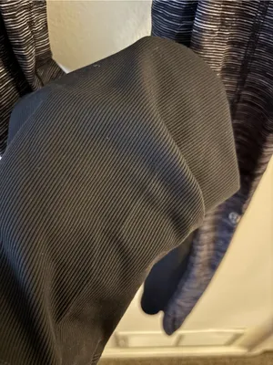 Lululemon gray and black heathered leggings size 8 thumbnail 3
