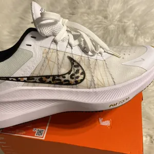 Nike Women’s Zoom Zwingli 8 PRM size 11 brand new with box thumbnail 14