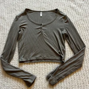 Aritzia Sunday Best Top thumbnail 1