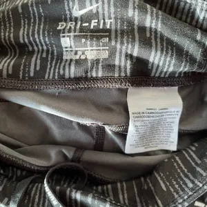 NIKE DRI-FIT Leggings. Women’s Size Small. Mesh & Unique Design. 28”. Like New! thumbnail 6