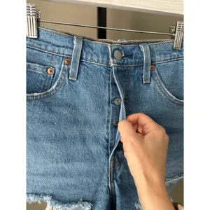 Levi’s 501 Denim Cut Off Button Fly Short Size 30 thumbnail 2