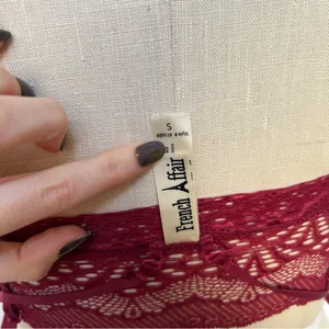 Elegant Lace Bralette in Burgundy thumbnail 4