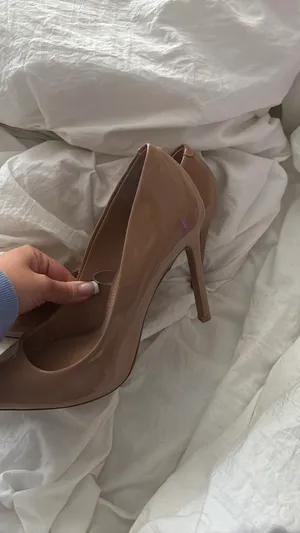 EXPRESS Heels thumbnail 2
