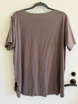 Uniqlo airism shirt activewear athleisure loungewear thumbnail 2