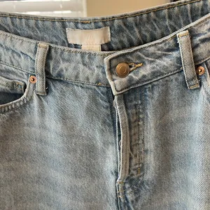 H&M distressed jeans size 8 thumbnail 4