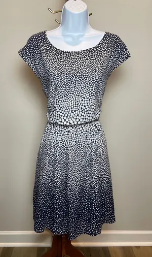 GAP Polka Dot Flare Dress Size M Navy White Sleeveless Elastic Waist Pockets thumbnail 1