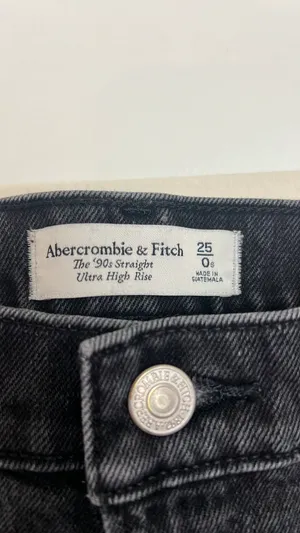 Black Abercrombie Jeans 90s Straight Ultra High-Rise thumbnail 3